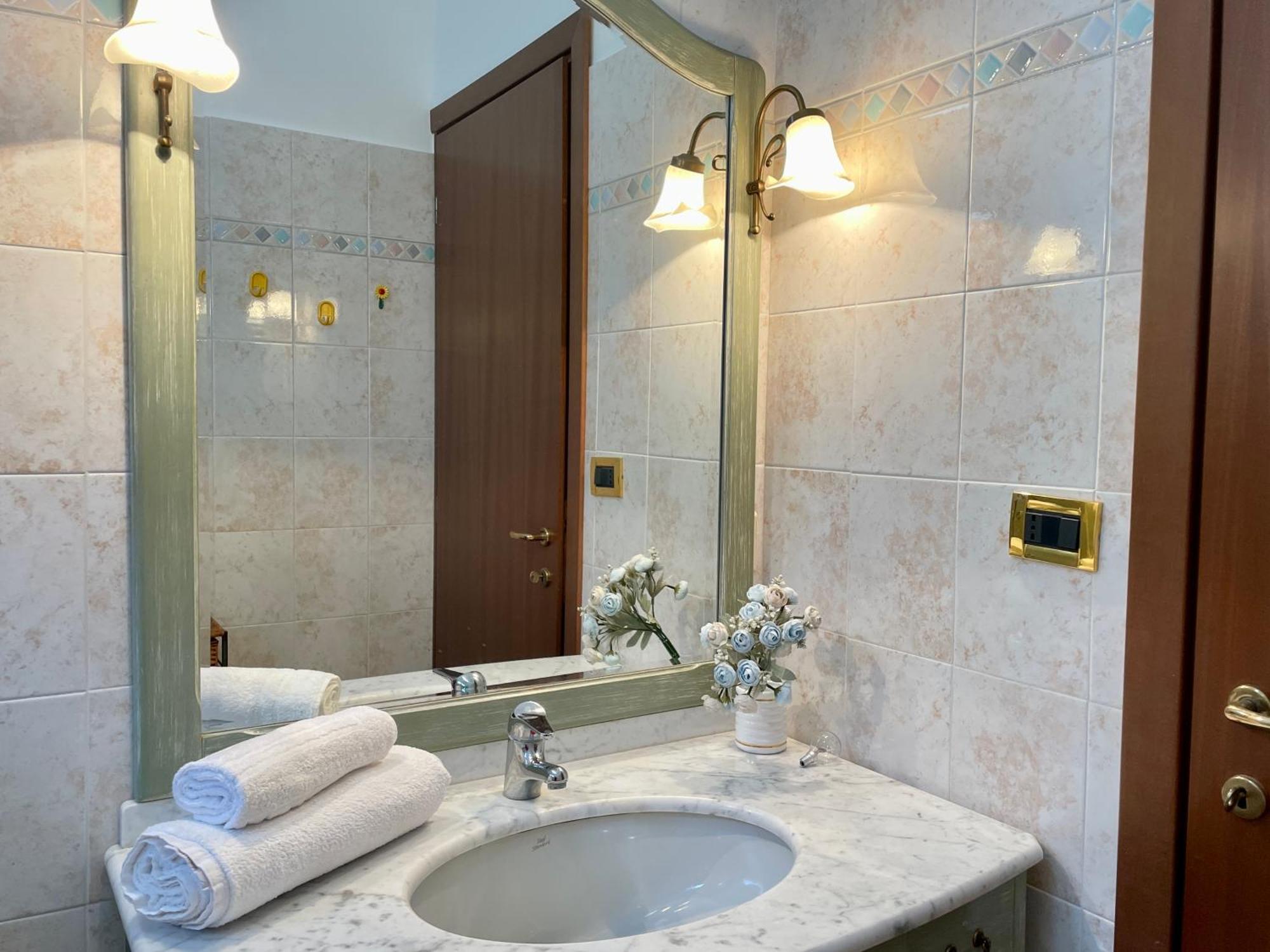 Apartment 700m Dal Mare Bilocale Con A/c, Ampio Balcone E Wi-fi *