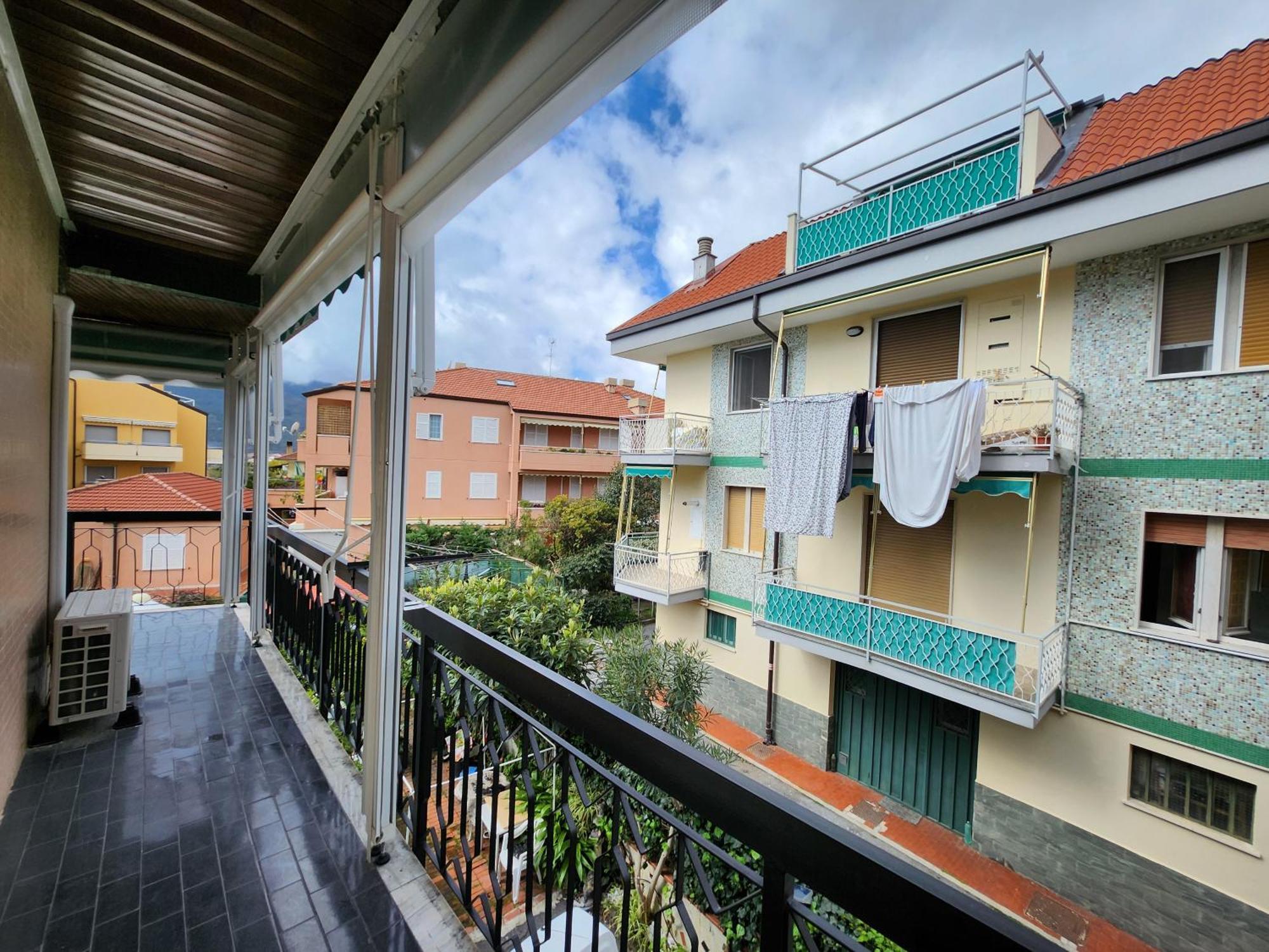 700m Dal Mare Bilocale Con A/c, Ampio Balcone E Wi-fi Appartement Loano