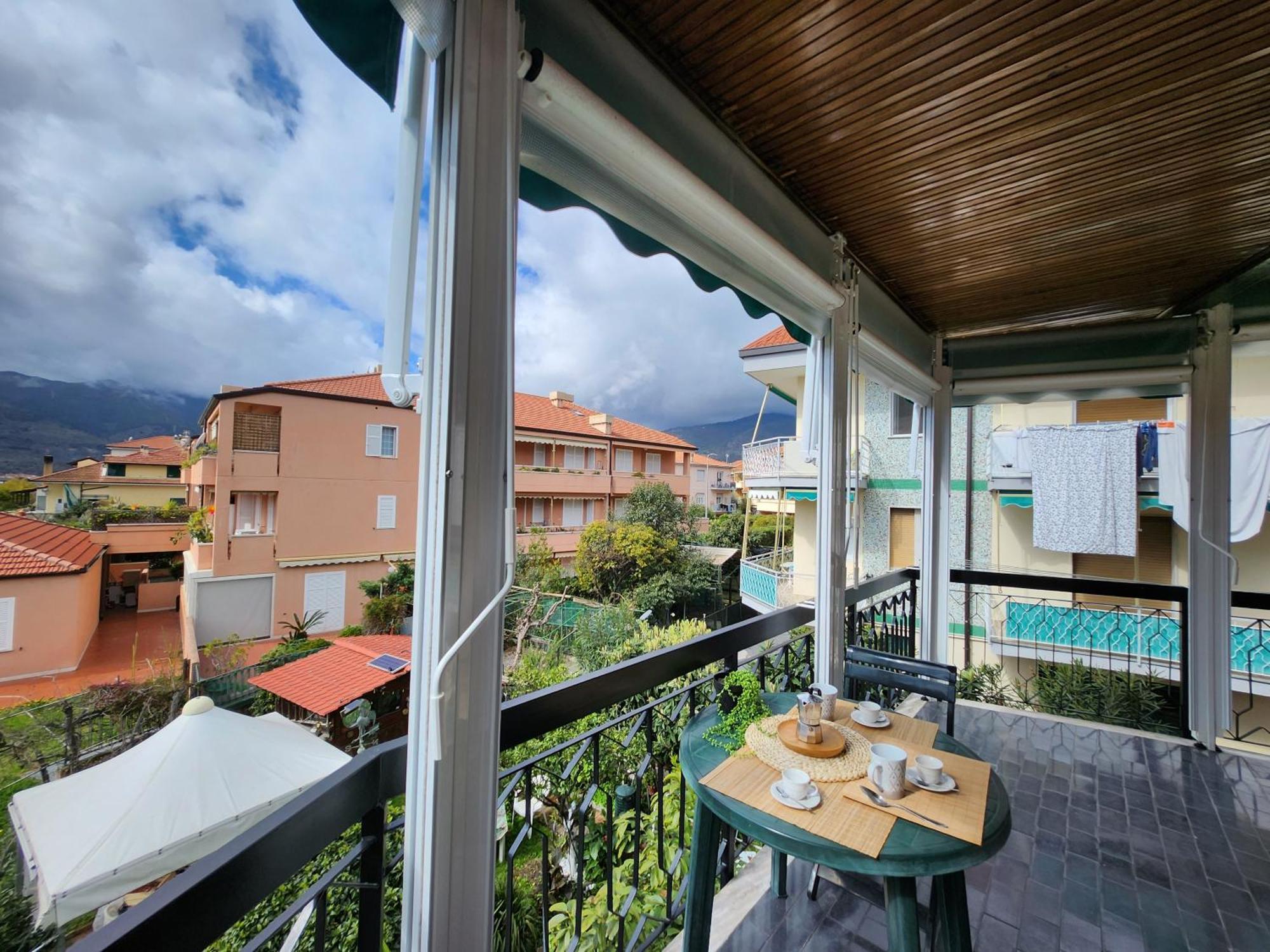 700m Dal Mare Bilocale Con A/c, Ampio Balcone E Wi-fi Apartment *